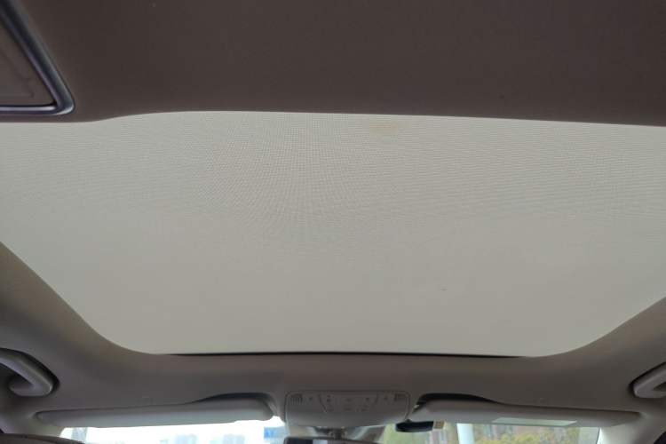 Used Mercedes-Benz E-Class 2016 E 200 L Headliner