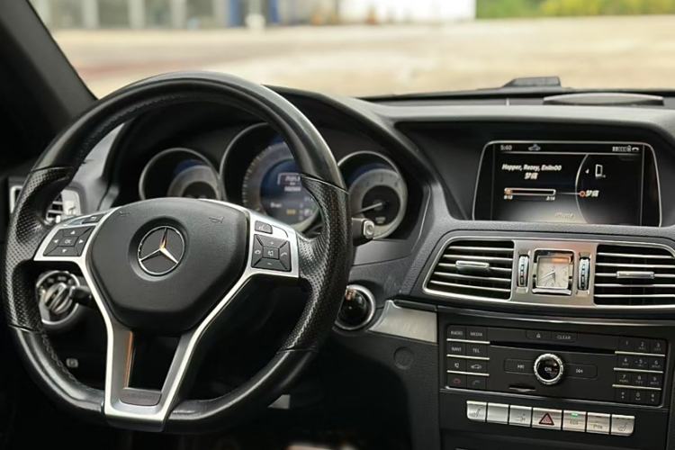 Used Mercedes-Benz E-Class 2016 E 200 Coupe Dynamic Edition Interior 2