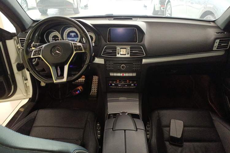 Used Mercedes-Benz E-Class 2016 E 200 Coupe Dynamic Edition Interior 2