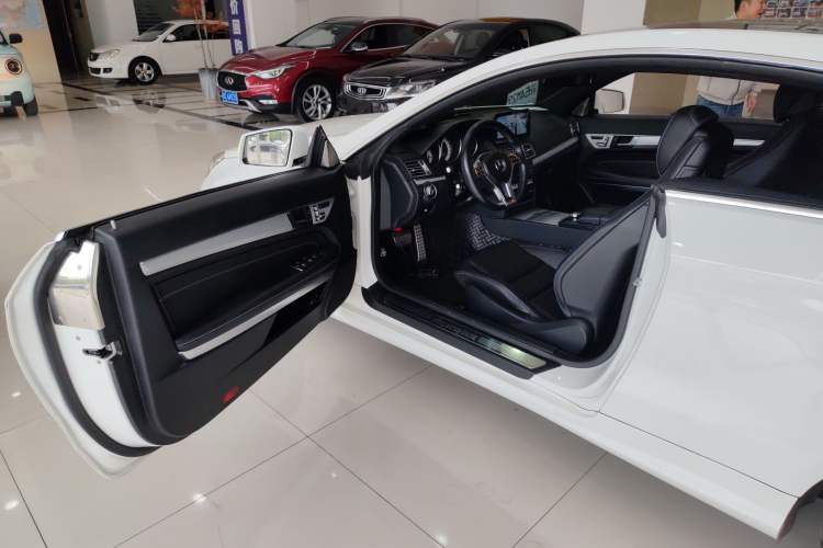 Used Mercedes-Benz E-Class 2016 E 200 Coupe Dynamic Edition Interior 3