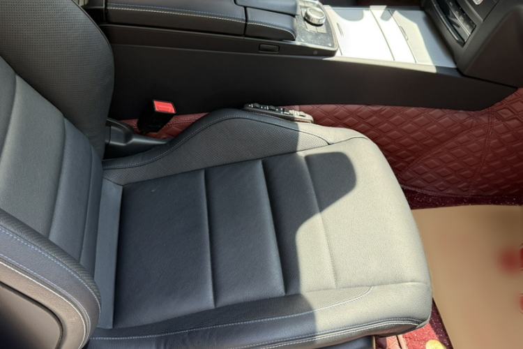 Used Mercedes-Benz E-Class 2016 E 200 Coupe Dynamic Edition Interior 4