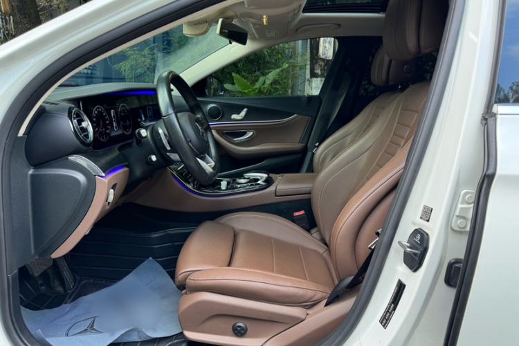 Used Mercedes-Benz E-Class 2016 E 200 L Sport Edition Interior 5