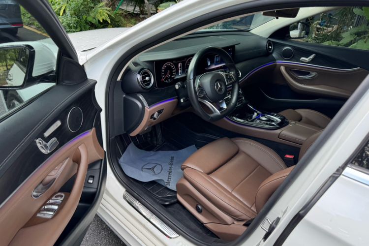 Used Mercedes-Benz E-Class 2016 E 200 L Sport Edition Interior 7