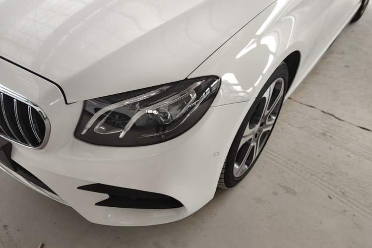 Used Mercedes-Benz E-Class 2016 E 300 L Sporty and Stylish Model Left Front Headlight