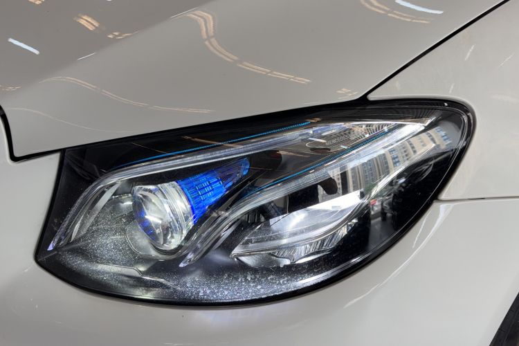 Used Mercedes-Benz E-Class 2016 E 300 L Sporty and Stylish Model Left Front Headlight