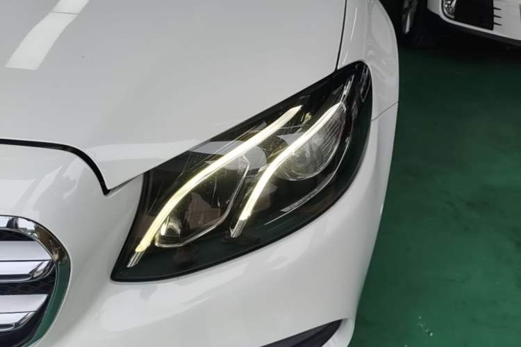 Used Mercedes-Benz E-Class 2016 E 300 L Sporty and Stylish Model Left Front Headlight