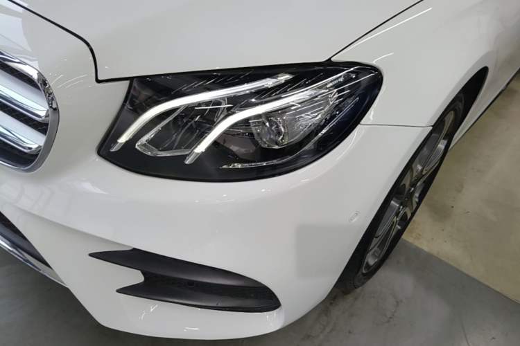 Used Mercedes-Benz E-Class 2016 E 300 L Sporty and Stylish Model Left Front Headlight