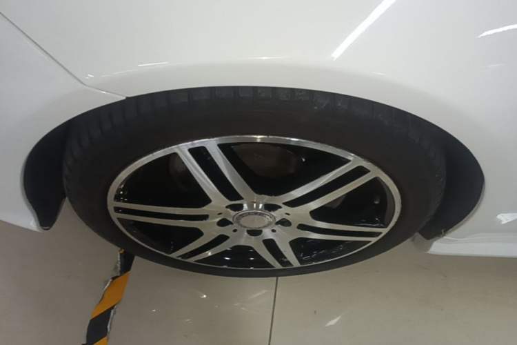 Used Mercedes-Benz E-Class 2016 E 260 Coupe Dynamic Edition Left Front Wheel Hub