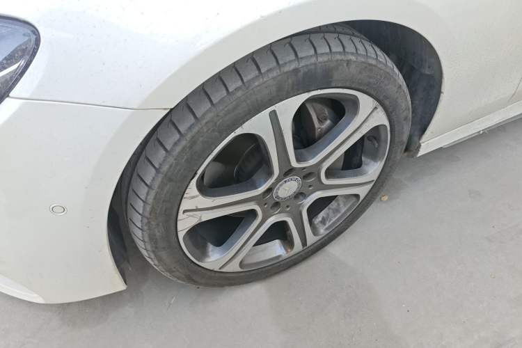 Used Mercedes-Benz E-Class 2016 E 300 L Sporty and Stylish Model Left Front Wheel Hub