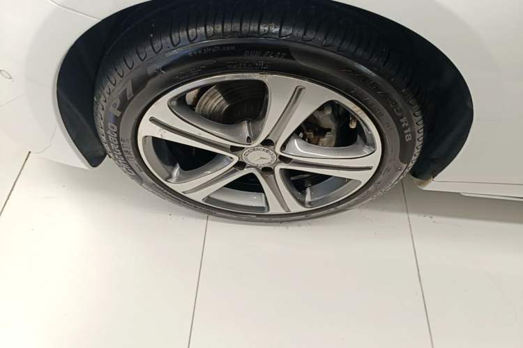 Used Mercedes-Benz E-Class 2016 E 200 L Sport Edition Left Front Wheel Hub