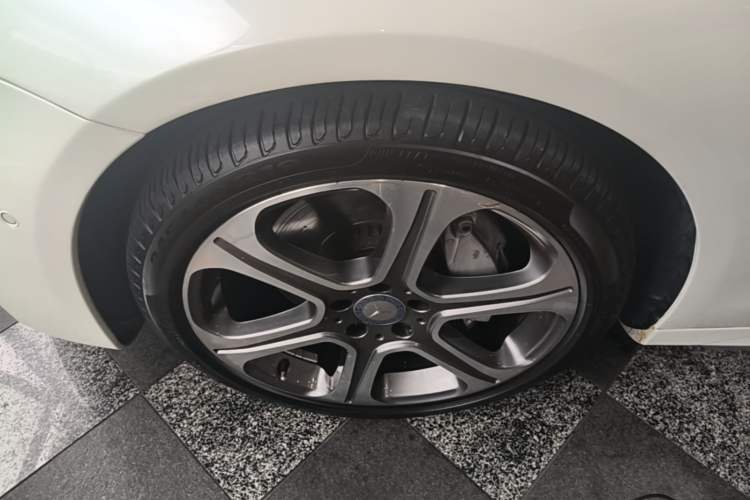 Used Mercedes-Benz E-Class 2016 E 300 L Sport Luxury Model Left Front Wheel Hub