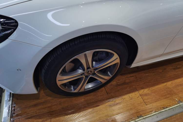 Used Mercedes-Benz E-Class 2016 E 200 L Sport Edition Left Front Wheel Hub
