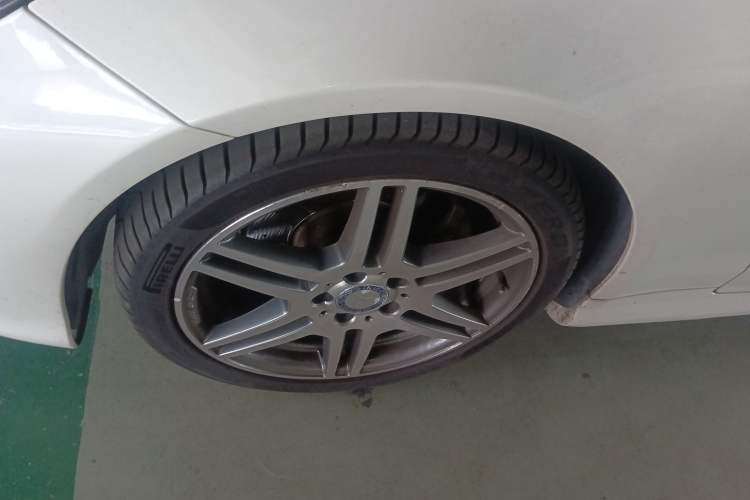 Used Mercedes-Benz E-Class 2016 E 260 Convertible Coupe Dynamic Edition Left Front Wheel Hub