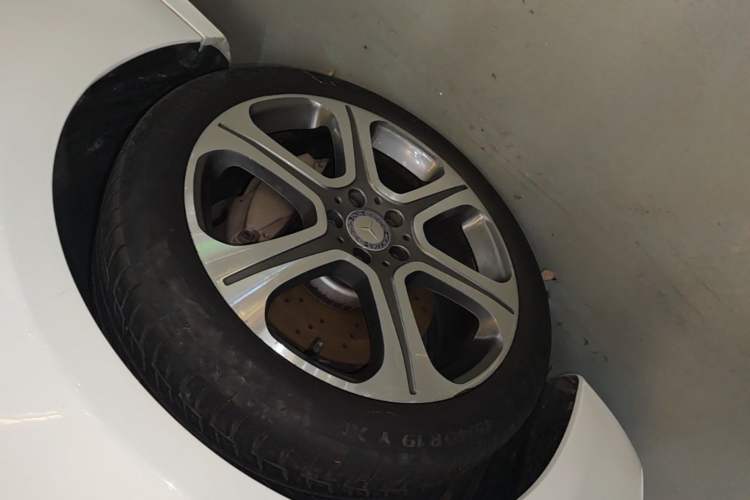 Used Mercedes-Benz E-Class 2016 E 300 L Sporty and Stylish Model Left Front Wheel Hub