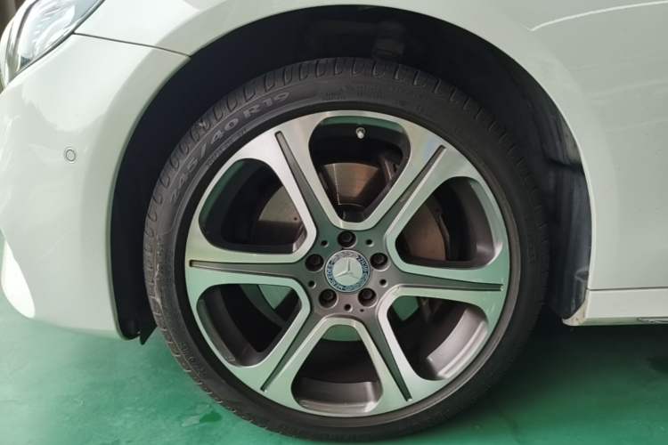 Used Mercedes-Benz E-Class 2016 E 300 L Sporty and Stylish Model Left Front Wheel Hub