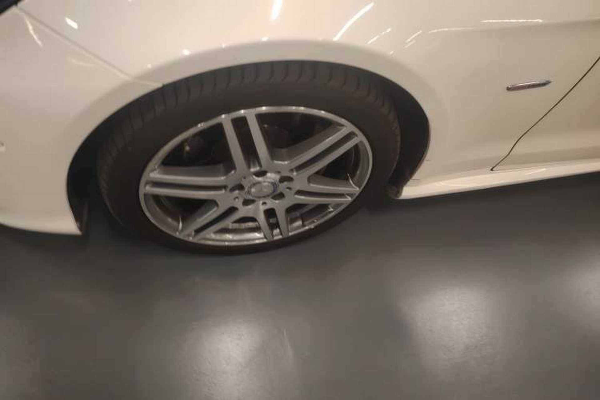 Used Mercedes-Benz E-Class 2016 E 260 Convertible Coupe Dynamic Edition Left Front Wheel Hub