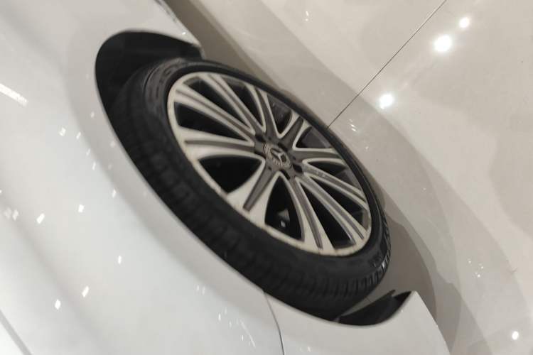 Used Mercedes-Benz E-Class 2016 E 300 L Luxury Model Left Front Wheel Hub