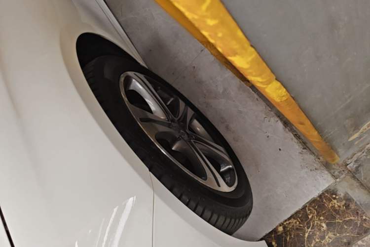 Used Mercedes-Benz E-Class 2016 E 200 L Sport Edition Left Front Wheel Hub