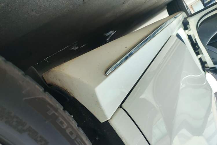 Used Mercedes-Benz E-Class 2016 E 200 L Sport Edition Left Side Sill