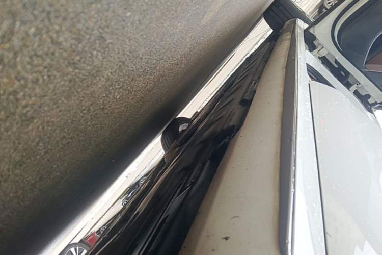 Used Mercedes-Benz E-Class 2016 E 200 L Sport Edition Left Side Sill