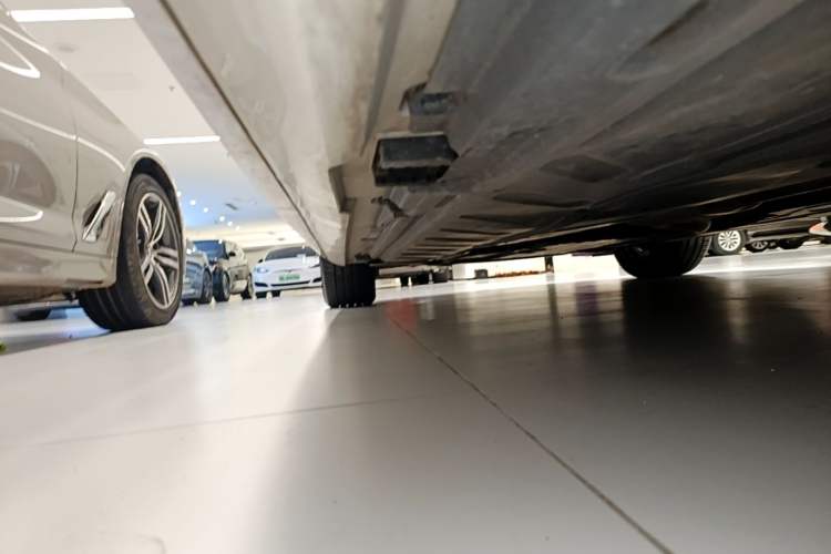 Used Mercedes-Benz E-Class 2016 E 200 L Sport Edition Left Side Sill