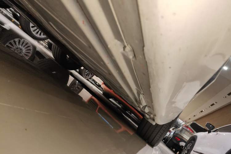 Used Mercedes-Benz E-Class 2016 E 300 L Luxury Model Left Side Sill