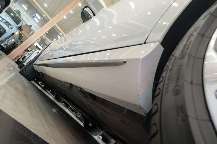 Used Mercedes-Benz E-Class 2016 E 300 L Sport Luxury Model Left Side Sill