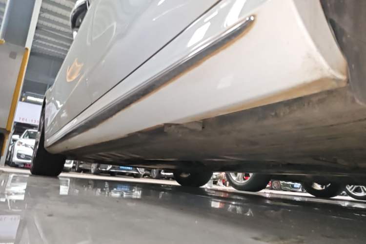 Used Mercedes-Benz E-Class 2016 E 200 L Sport Edition Left Side Sill