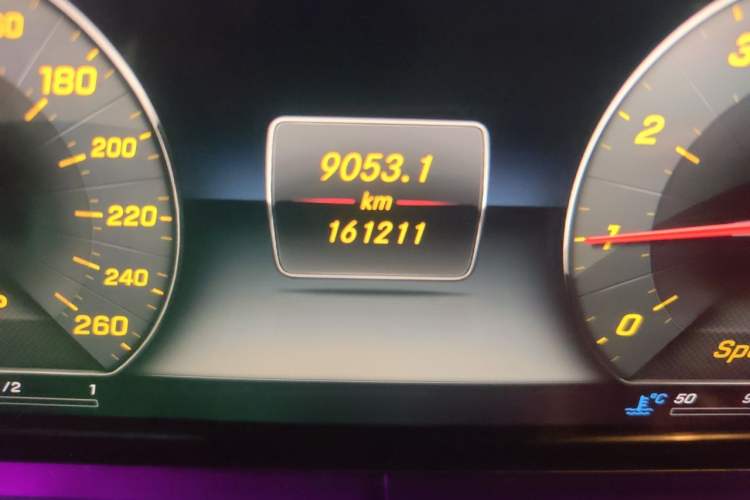 Used Mercedes-Benz E-Class 2016 E 200 L Sport Edition Odometer Close Up