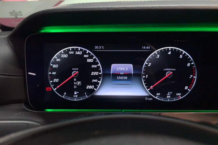 Used Mercedes-Benz E-Class 2016 E 200 L Sport Edition Odometer Close Up