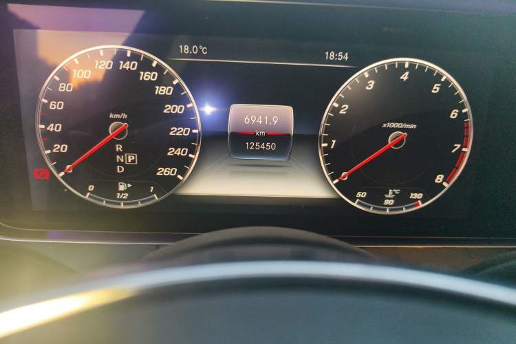 Used Mercedes-Benz E-Class 2016 E 200 L Sport Edition Odometer Close Up