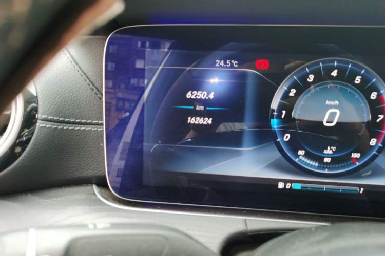 Used Mercedes-Benz E-Class 2016 E 200 L Sport Edition Odometer Close Up