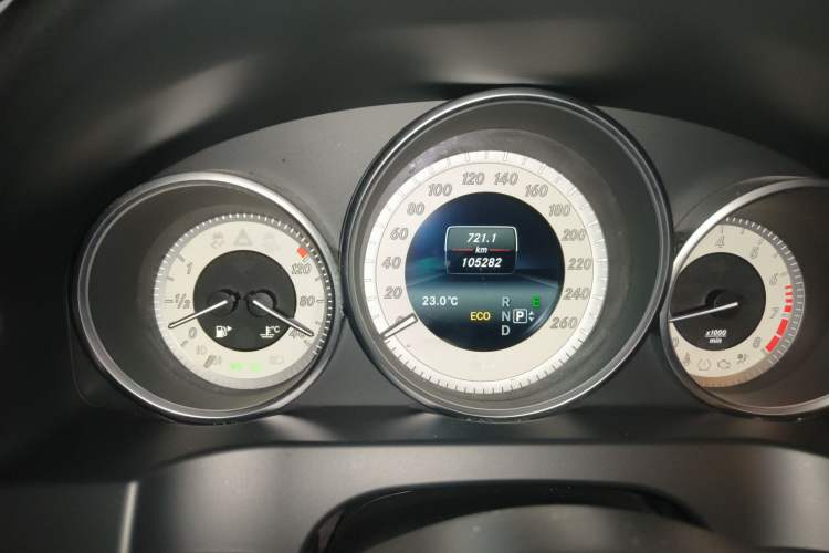 Used Mercedes-Benz E-Class 2016 E 200 Coupe Dynamic Edition Odometer Close Up