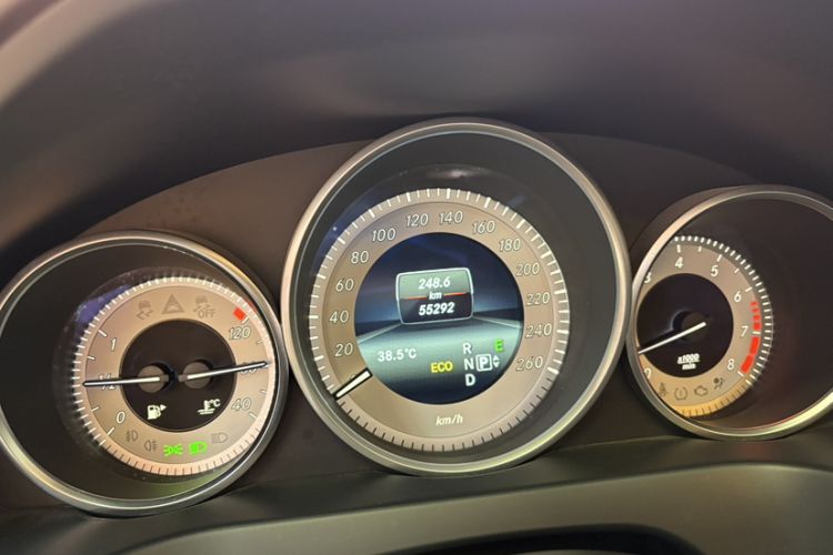 Used Mercedes-Benz E-Class 2016 E 200 Coupe Dynamic Edition Odometer Close Up