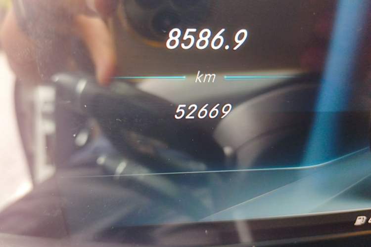 Used Mercedes-Benz E-Class 2016 E 200 L Sport Edition Odometer Close Up