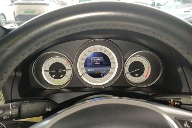 Used Mercedes-Benz E-Class 2016 E 200 Coupe Dynamic Edition Odometer Close Up
