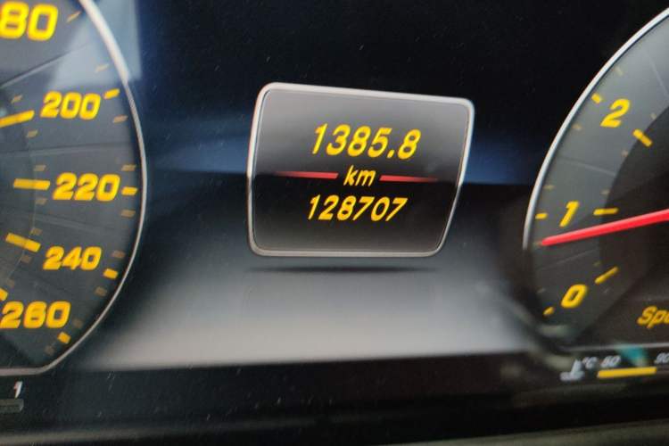 Used Mercedes-Benz E-Class 2016 E 200 L Sport Edition Odometer Close Up