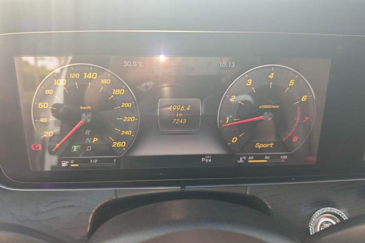 Used Mercedes-Benz E-Class 2016 E 200 L Sport Edition Odometer Close Up