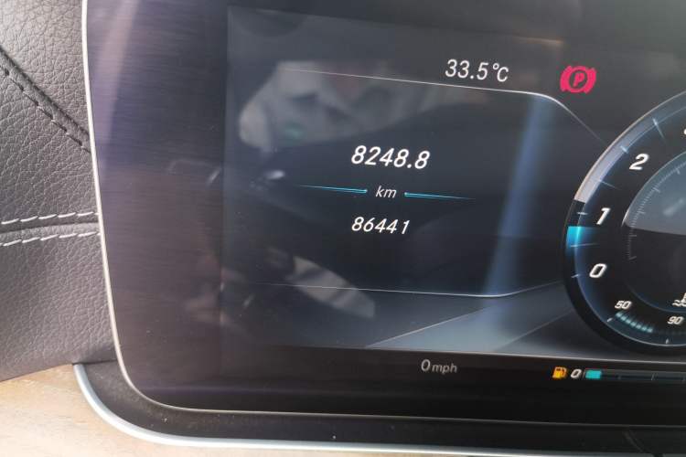Used Mercedes-Benz E-Class 2016 E 200 L Odometer Close Up