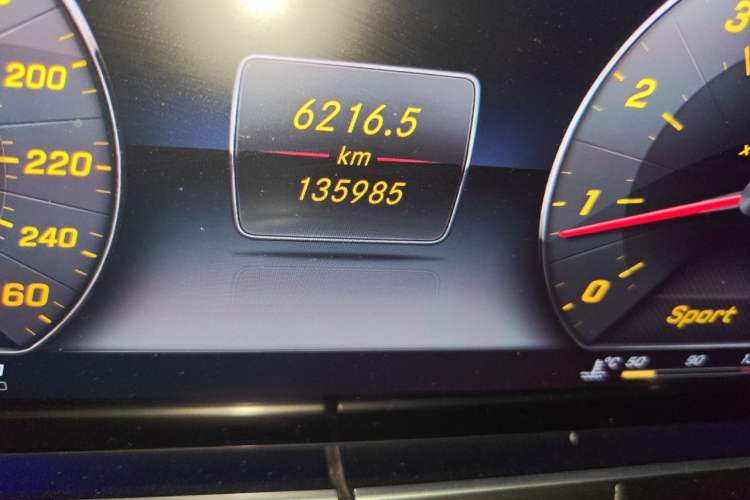 Used Mercedes-Benz E-Class 2016 E 200 L Sport Edition Odometer Close Up