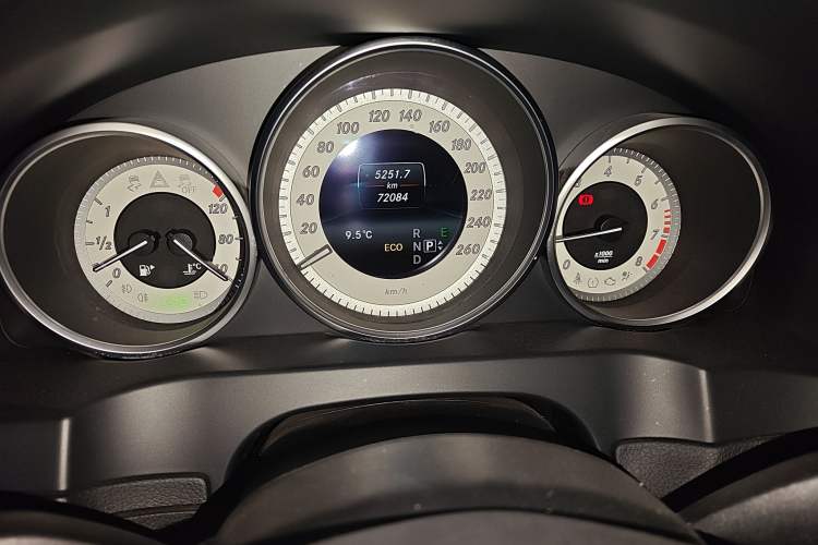Used Mercedes-Benz E-Class 2016 E 200 Coupe Dynamic Edition Odometer Close Up