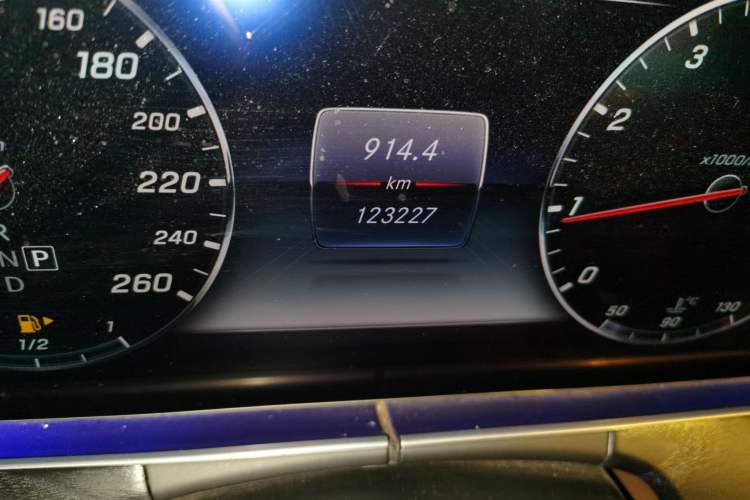 Used Mercedes-Benz E-Class 2016 E 200 L Sport Edition Odometer Close Up