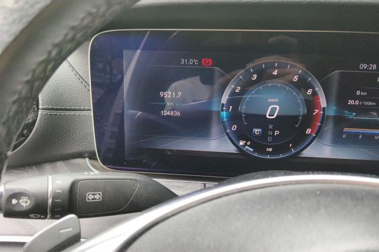 Used Mercedes-Benz E-Class 2016 E 200 L Sport Edition Odometer Close Up