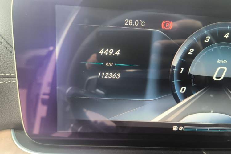 Used Mercedes-Benz E-Class 2016 E 200 L Odometer Close Up