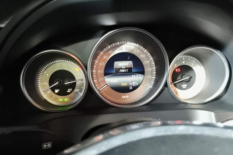 Used Mercedes-Benz E-Class 2016 E 200 Coupe Dynamic Edition Odometer Close Up