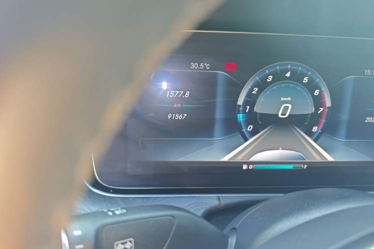 Used Mercedes-Benz E-Class 2016 E 300 L Sport Luxury Model Odometer Close Up