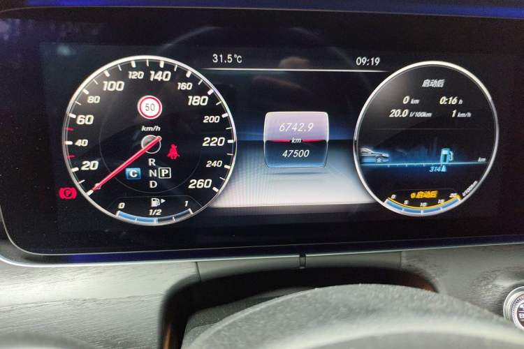 Used Mercedes-Benz E-Class 2016 E 200 L Sport Edition Odometer Close Up