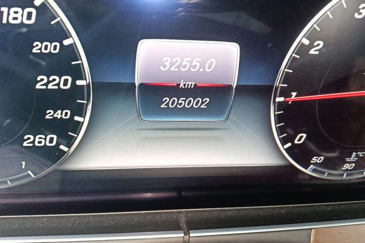 Used Mercedes-Benz E-Class 2016 E 200 L Odometer Close Up