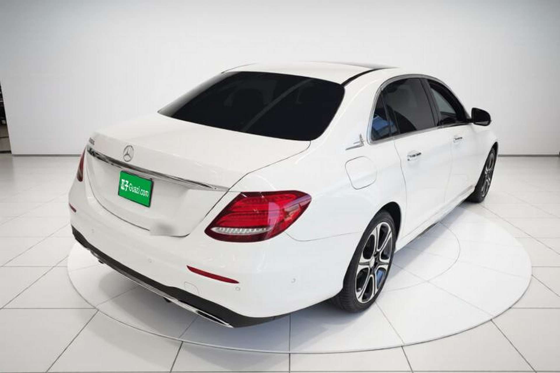 Used Mercedes-Benz E-Class 2016 E 300 L Sporty and Stylish Model Rear Right 45 Deg