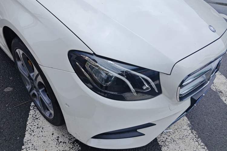 Used Mercedes-Benz E-Class 2016 E 300 L Sporty and Stylish Model Right Front Headlight
